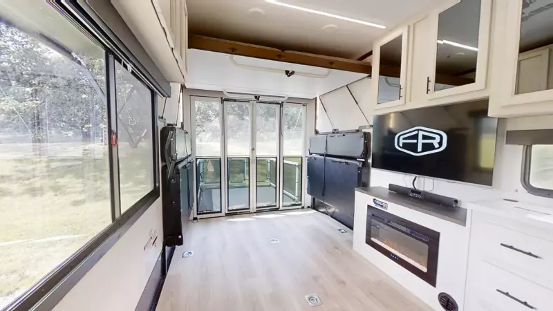 25L141 Floorplan Main Room